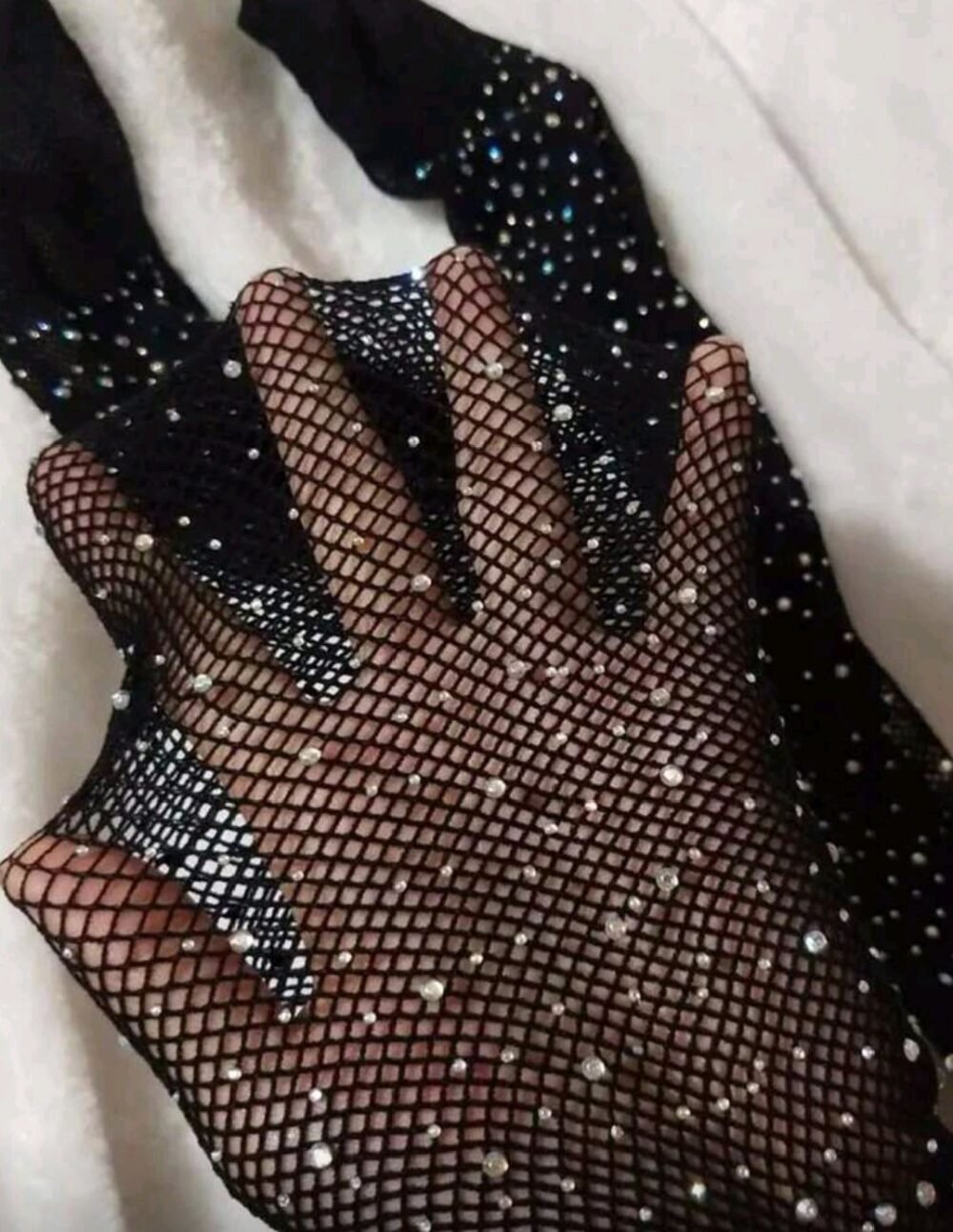 Shein rinestone available ,black,white
free size - Image 2