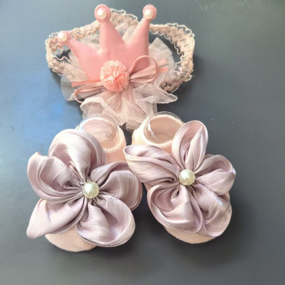 shein baby girl booties 
0 till 12 month - Image 1