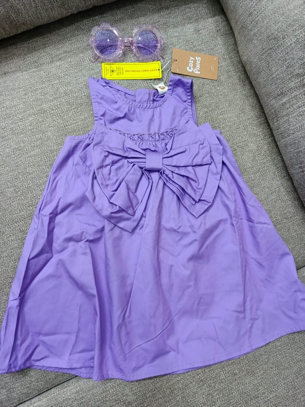 Shein kids baby girl frock with glasses
size 1-2 year - Image 2