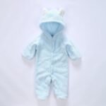 Soft and warm fleece romper with a cute bear-ear hood, perfect for keeping your little one warm and comfy during chilly days. 🧸❄️
6-12 month