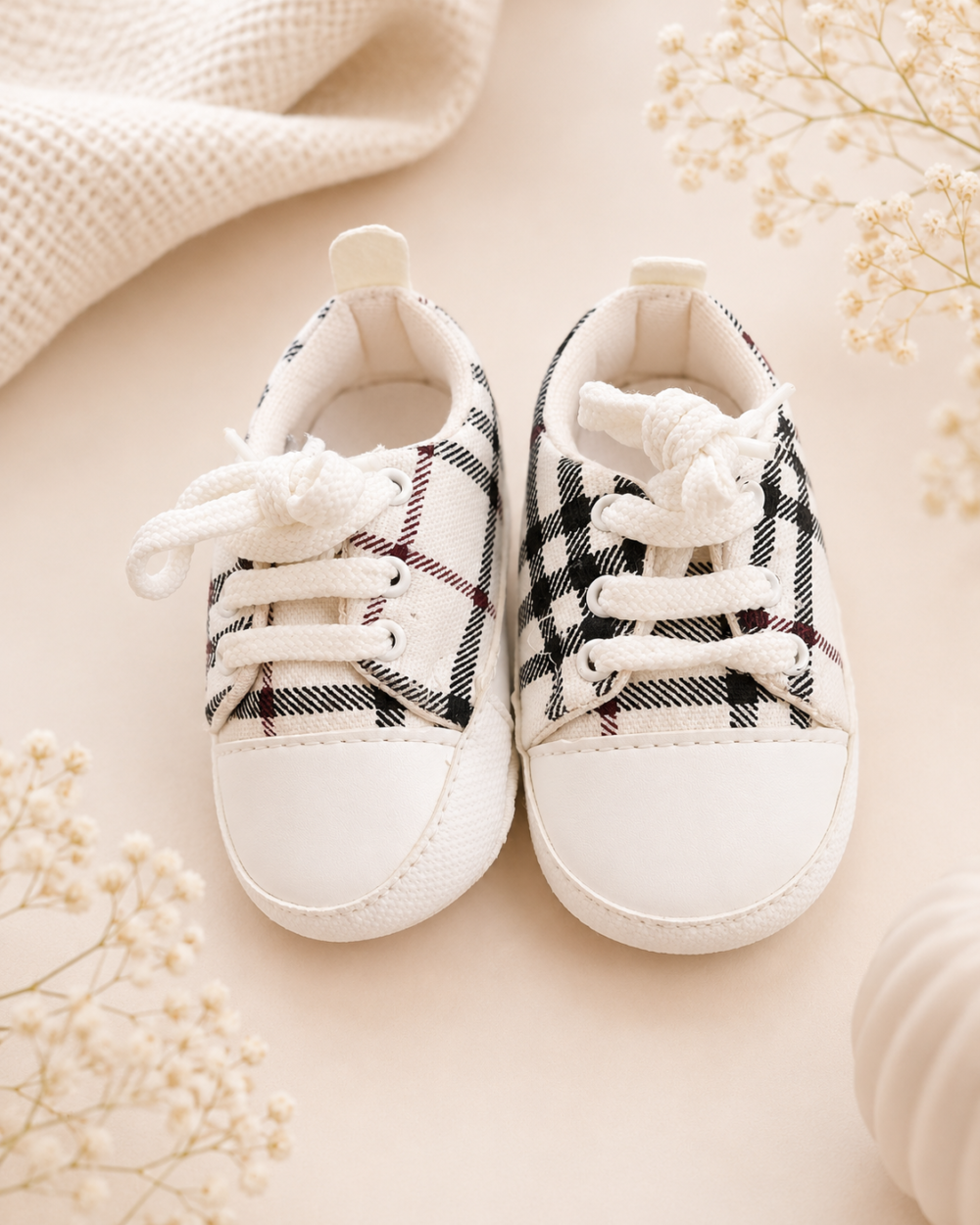 Unisex baby check shoes with cute lace 3till 12 month - Image 1
