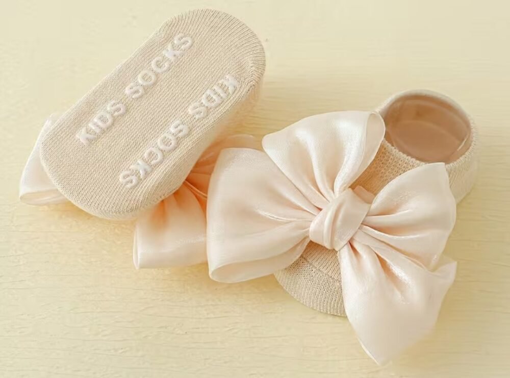 1pair  Bow Anti-Slip cute Baby Socks  booties - Image 2