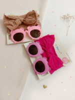 1 set little girl's  adorable accessory set, featuring a soft cable-knit bow headband and matching  cute glasses - Image 2