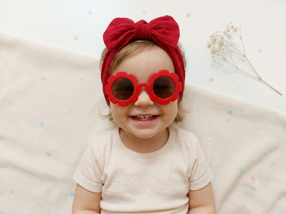 1 set little girl's  adorable accessory set, featuring a soft cable-knit bow headband and matching  cute glasses - Image 3