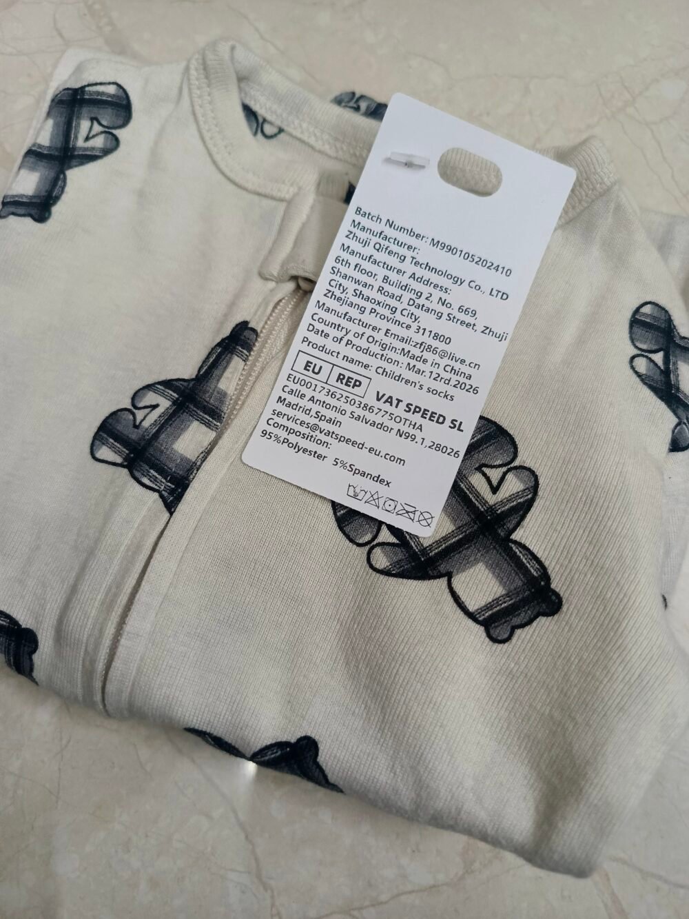 Baby gap playful plaid bear print and convenient zipper closure. Complete with anti-slip grips on the feet - Image 3